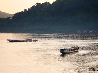 Obraz premium boat at sunset and beautiful countryside 