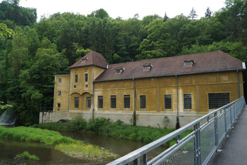 Fototapeta na wymiar Altes Wasserkraftwerk in Rosenburg