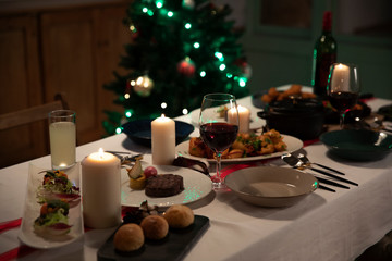 クリスマスツリーと食事