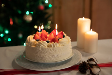 クリスマスツリーとショートケーキ