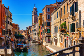Obraz na płótnie Canvas Bright colorful houses on Venetian lagoon, Venice