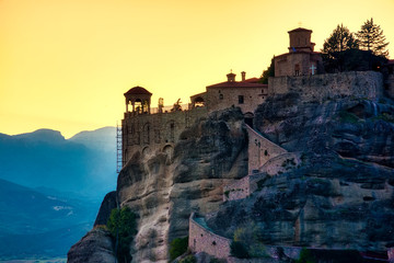 Obraz premium Landscape with monasteries and rock formations in Meteora, Greece. during sunset.