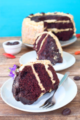 Schokoladen- Gugelhupf mit Füllung