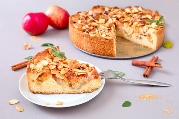 Apfelkuchen mit Mandelkruste