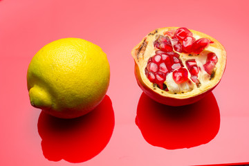 Granada y limón dos frutas con muchas propiedades, bajas en calorías y llenas de vitaminas