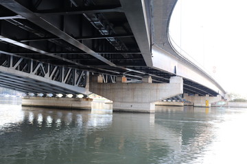 Fototapeta premium Pont routier de La Mulatière dans la ville de Lyon - Département du Rhône - France - Pont sur la rivière Saône