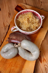 Blutwurst und Leberwurst mit Sauerkraut