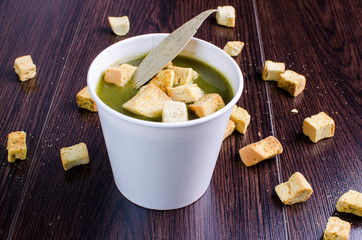 cream of spinach, vegetables and croutons