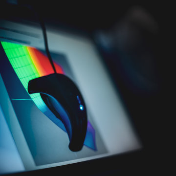Color calibration device on lcd screen