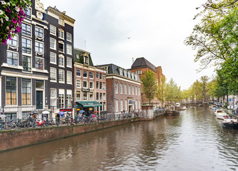 Fototapeta na wymiar Amsterdam water channel.