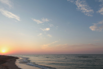 Fototapeta na wymiar Beautiful sky at sunrise on the beach