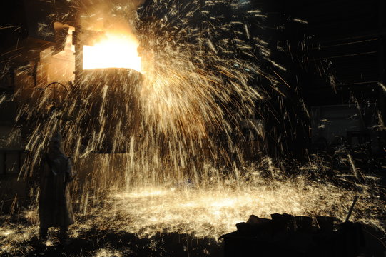 Feuerwerk am Schmelzofen