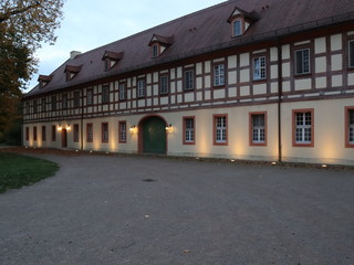 Fototapeta na wymiar Der Marstall im Schloss Lübbenau