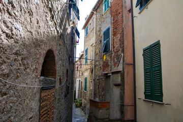 Fototapeta na wymiar narrow street in italy