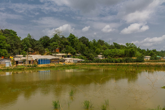 Lago en campo refugiado rohingyas en Banglad&eacute;s