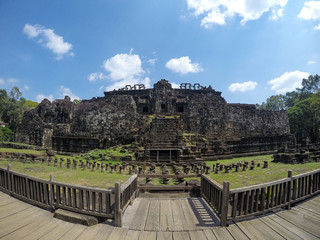 Fototapeta na wymiar ancient angkor temple