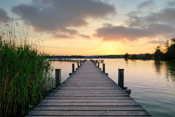 Fototapeta na wymiar Sonnenuntergang am Starnberger See (Starnberg / Percha) mit Steg