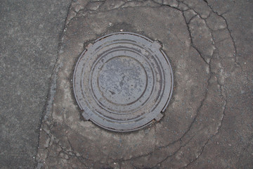 Fototapeta na wymiar hatch, sewer, metal, cover, shell, texture, old, water, iron, street, round, drain, city,