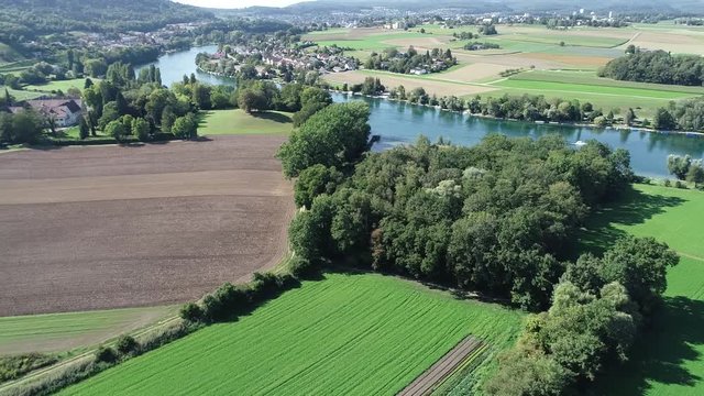 Rheinufer in Süddeutschland - Schweiz