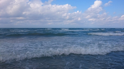 Obraz na płótnie Canvas blue sea on a hot summer day