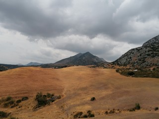 Paisaje de las montañas Torcal en un día con nubes en Antequera Málaga Andalucía, España. Es un sitio natural único, declarado Patrimonio de la Humanidad por la Unesco.