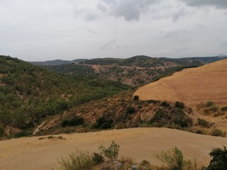 Paisaje de las montañas Torcal en un día con nubes en Antequera Málaga Andalucía, España. Es un sitio natural único, declarado Patrimonio de la Humanidad por la Unesco.