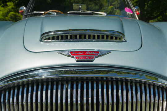Austin Healey 3000 Mark 3 vintage sports car badge and radiator grill