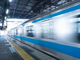 出発する列車