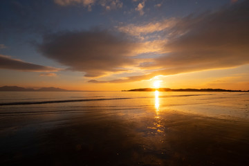 Obraz premium Beautiful sunset at Llanddwyn beach, Anglesey, Wales