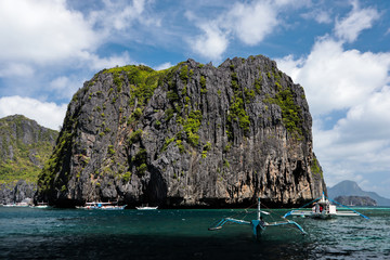 Obraz premium Floating-like rock on a boat ride in El Nido