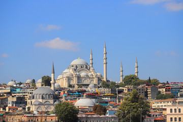 Fototapeta na wymiar Suleymaniye mosque and old town of Istanbul view