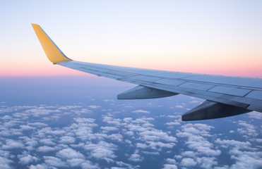 Wing aircraft in altitude during flight