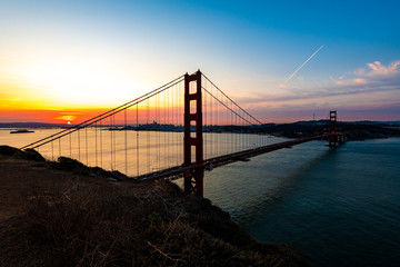 Fototapeta na wymiar Sunrise at Golden Gate Bridge