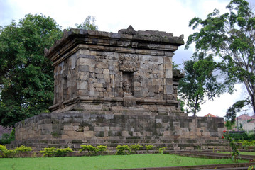 Fototapeta na wymiar Badut Temple (Candi Badut) 
