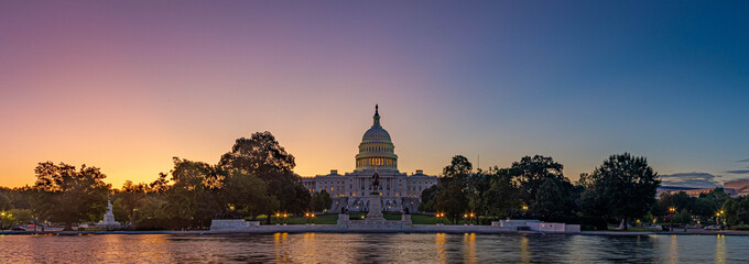 Fototapeta premium Panoramic image of the Capitol of the United States with the capitol reflecting pool in morning light.