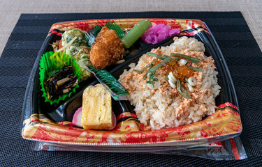 スーパーのお弁当