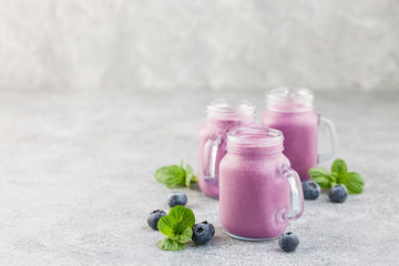 Obraz na płótnie Canvas Blueberry milkshakes