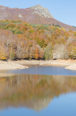 Los colores del otoño en la montaña