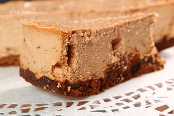 Chocolate cheesecake with raisins (curd pudding)