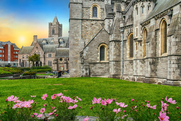 Naklejka premium Beautiful sunset scene of Christ Church Cathedral in Dublin. Cathedral of the Holy Trinity, is a medieval gothic construction.