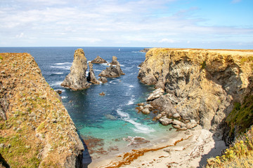 Belle-Ile-en-Mer. Les Aiguilles de Port Coton.  Morbihan. Bretagne  © guitou60
