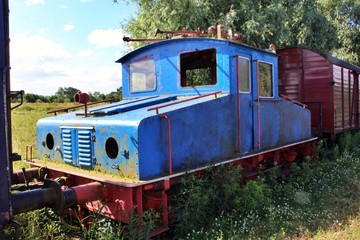 old worn-out shunting lock on the siding