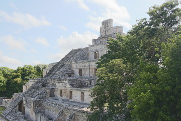 Fototapeta na wymiar Ruinas arqueológicas Edzna Campeche