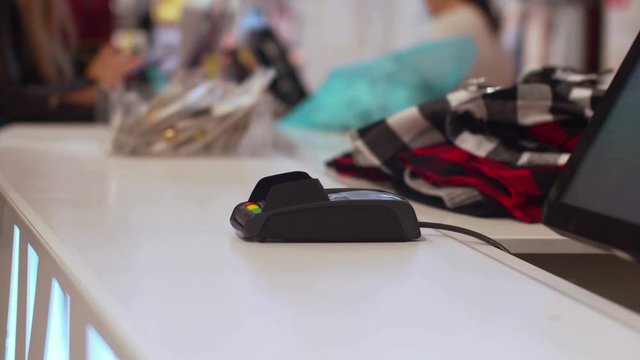 Man pays for purchase with the help of phone