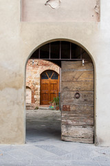 Fototapeta na wymiar Vintage wooden door on Italian streets