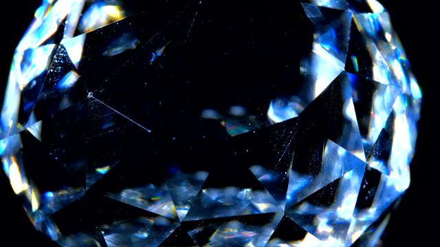 宝石のようにキラキラと光輝くクリスタルの様子, A Shinning Crystal with Light