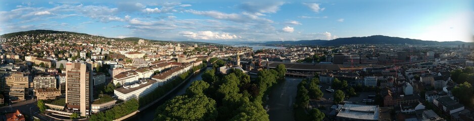Fototapeta na wymiar panorama of the river in Zurich switzerland