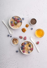 Porridge with berries