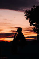 Obraz premium Silhouette of a man thinking during the morning in Kutch, Gujarat, India