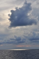 Obraz premium Hinter den Wolken